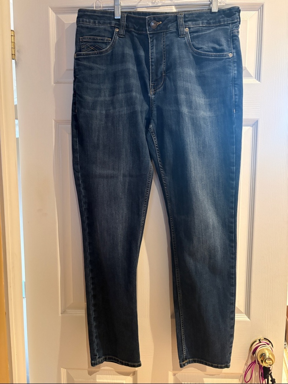 Wind River Men’s Athletic Fit Straight Leg Blue Jeans 34 x 30